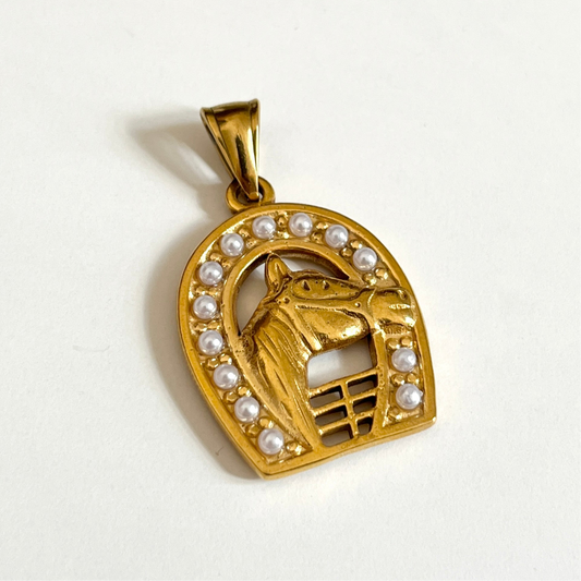 PEARL HORSE SHOE Charm