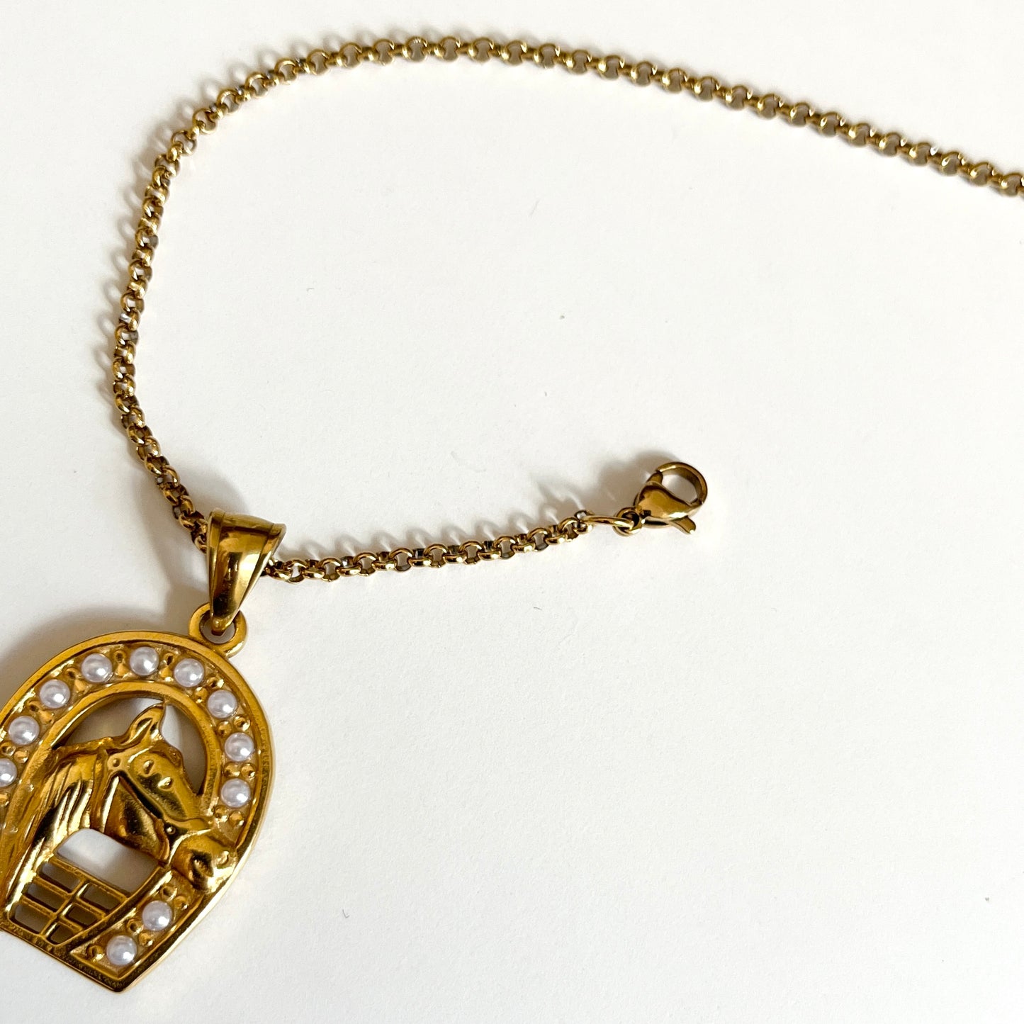 PEARL HORSE SHOE Charm