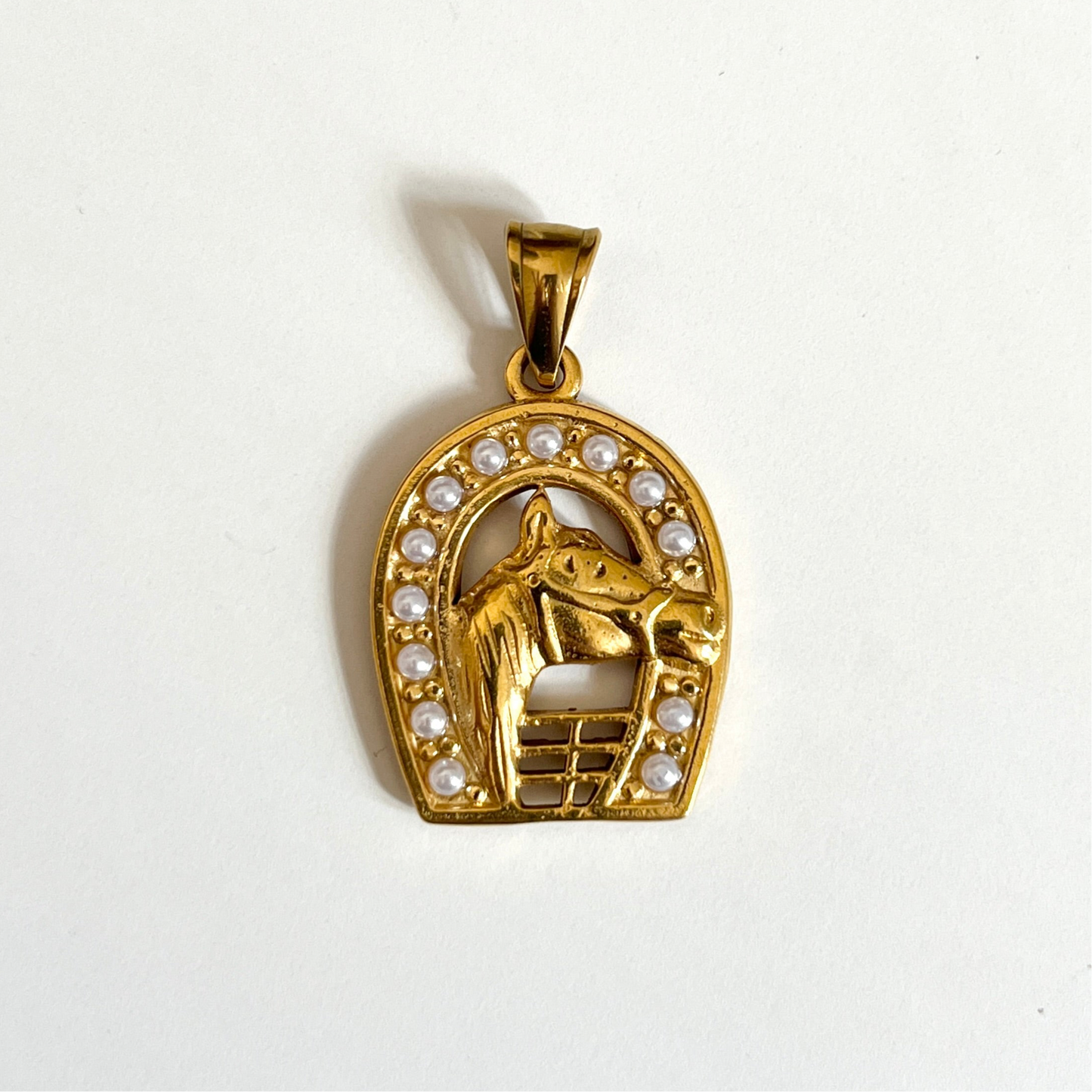 PEARL HORSE SHOE Charm