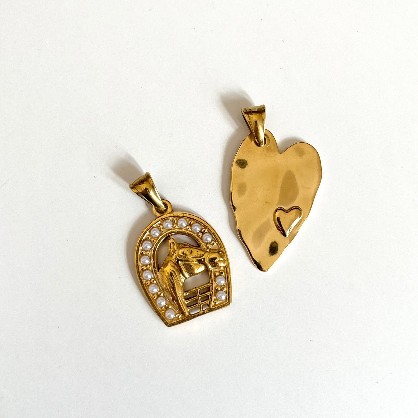 PEARL HORSE SHOE Charm